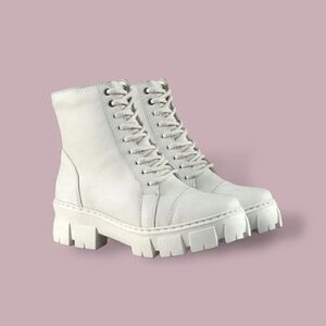 SANDRO MOSCOLONI Women’s Leather block heel boot in Venus Ice Size 10.5 M